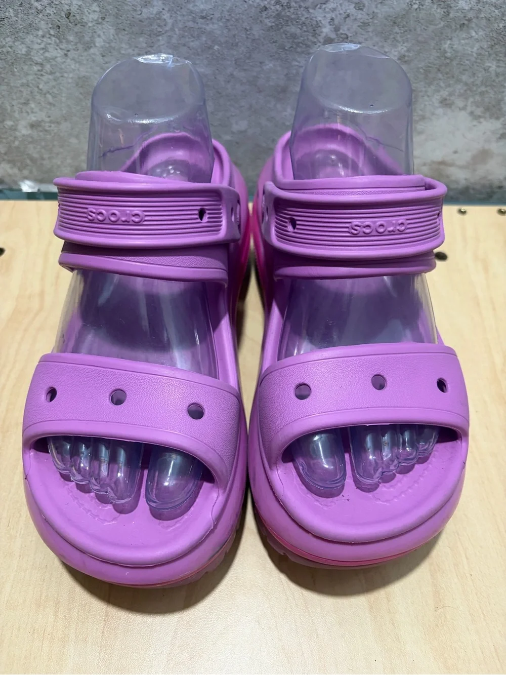 Crocs Women's Mega Crush Sandal size 7